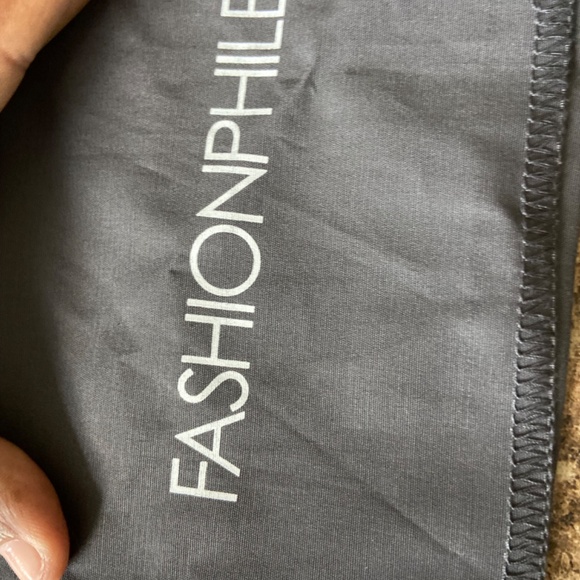 Gucci Marmont Bucket Bag - Picture 6 of 9